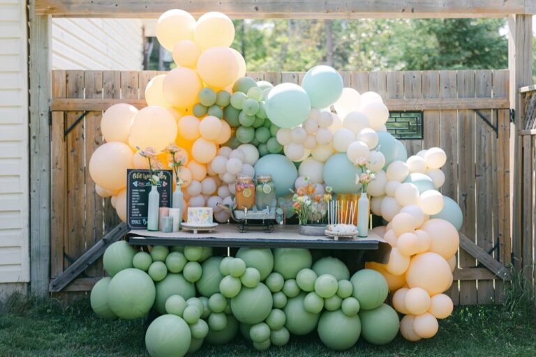 Outdoor baby shower ballon decoration