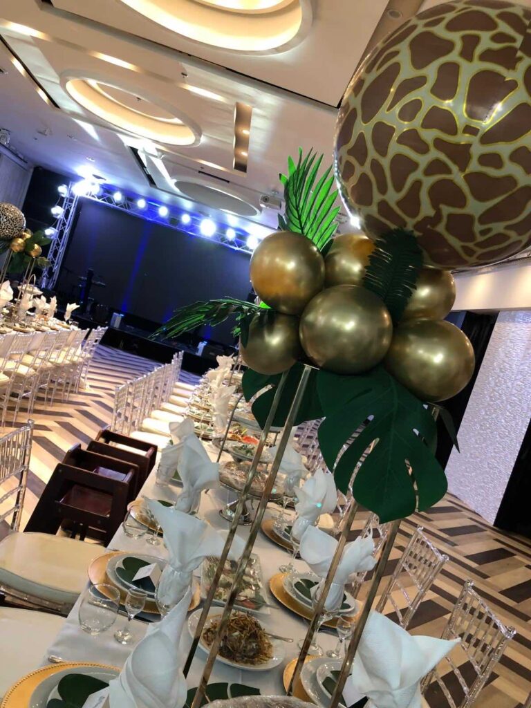 Safari balloon table centrepiece