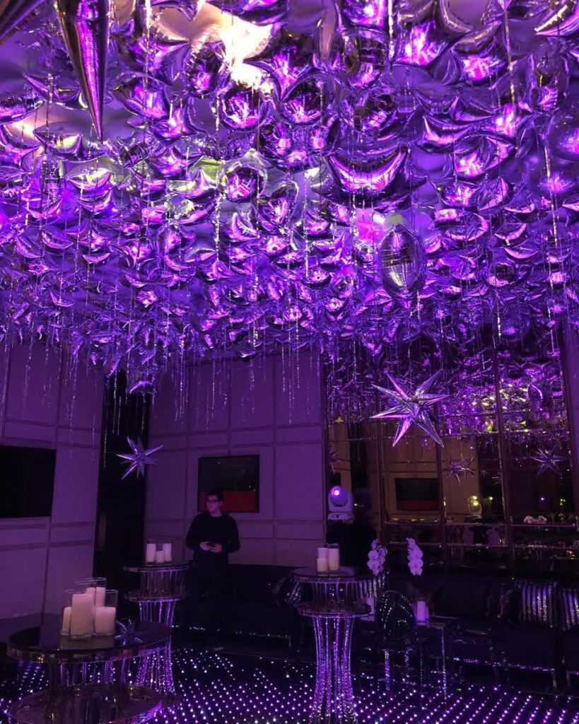 silver-foil-balloon-ceiling-party-decor